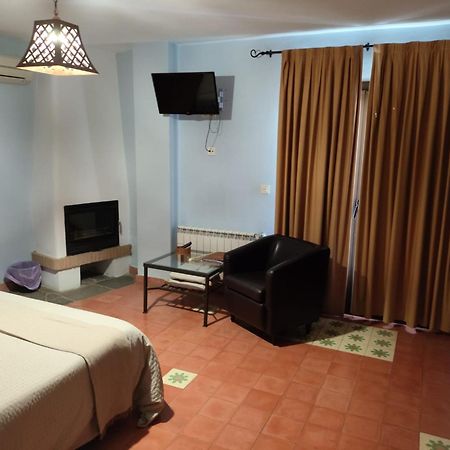 Hotel Rural La Posada De Las Cigueenas Jerez De Los Caballeros Extérieur photo