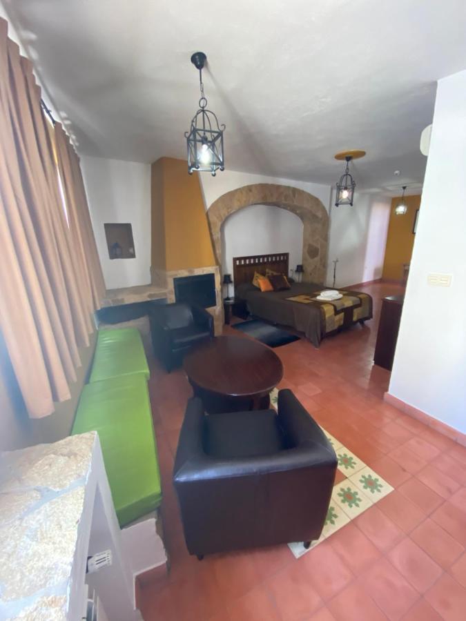 Hotel Rural La Posada De Las Cigueenas Jerez De Los Caballeros Extérieur photo